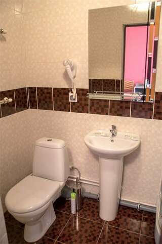 Гостиница Камелот Псков Двухместный номер с 1 кроватью или 2 отдельными кроватями-9